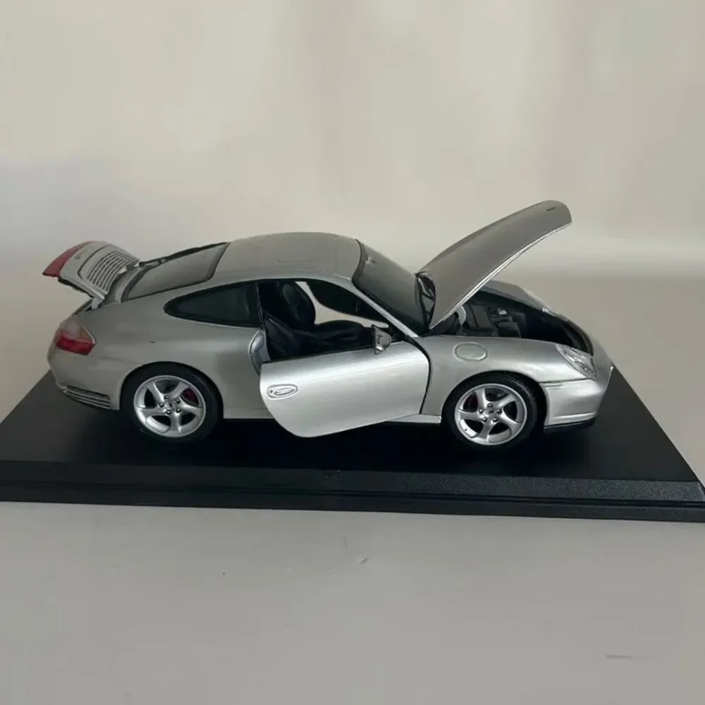 Maisto Porsche 911 Carrera 4S 1:18 Scale Diecast Model Car Silver Vintage 1998
